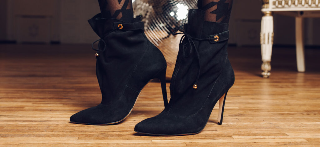 buty zimowe damskie botki czarne wiązane wokół kostki
