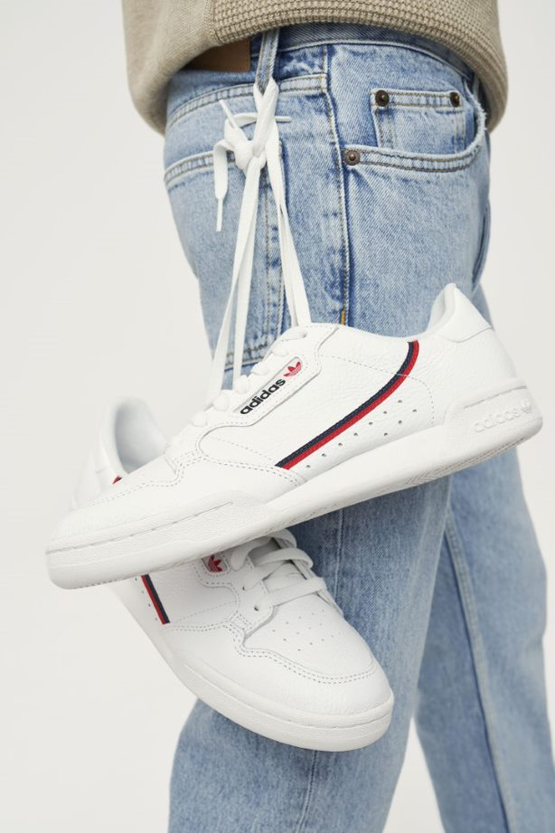 Białe sneakersy adidas Continental