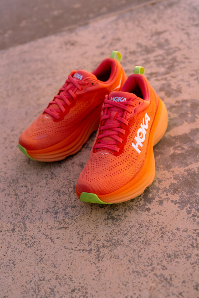 pomarańczowe buty do biegania HOKA