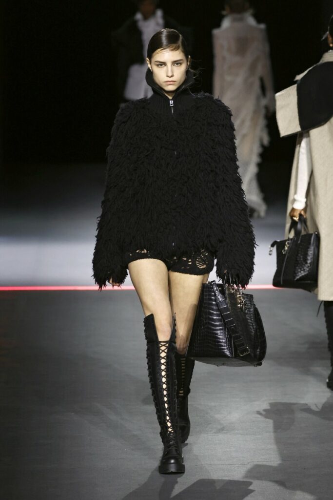 [Modne kozaki jesień-zima 2025/2026]: sznurowane