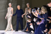 Giorgio Armani prezentuje swoją kolekcję na wybiegu
