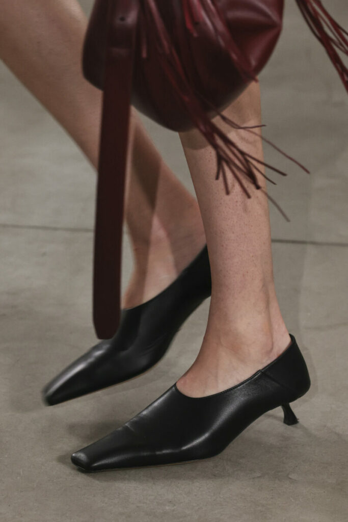 Modne buty wiosna-lato 2026: z kwadratowym noskiem