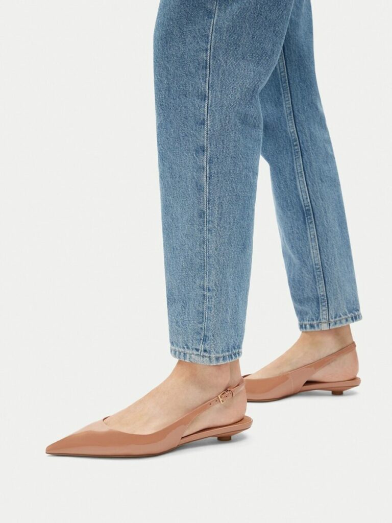 beżowe buty lakierowane