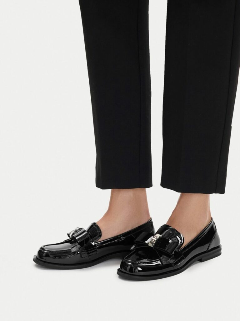 lakierowane mokasyny damskie