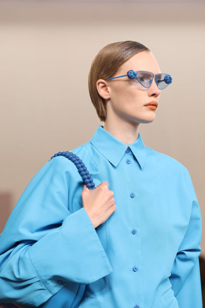 modne okulary przeciwsłoneczne 2026: kolorowe soczewki, okulary fendi