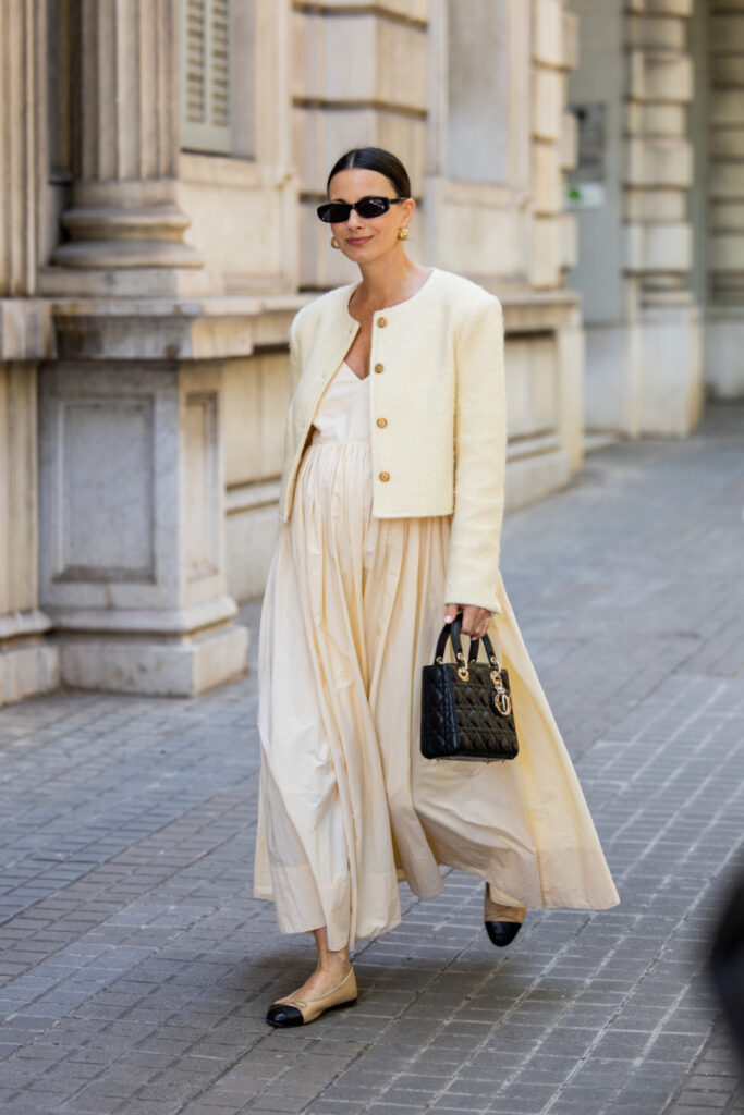 Baleriny do sukienki na lato 2026: z noskiem w stylu Chanel