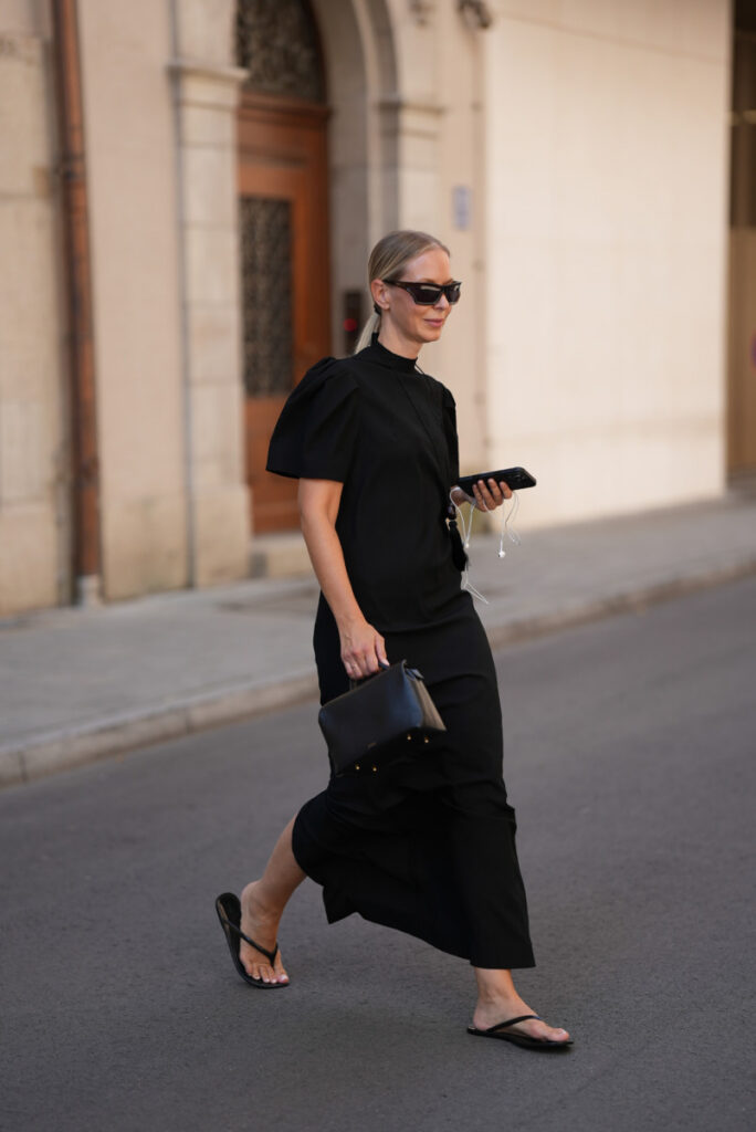 Jak nosić klapki w eleganckich stylizacjach? 